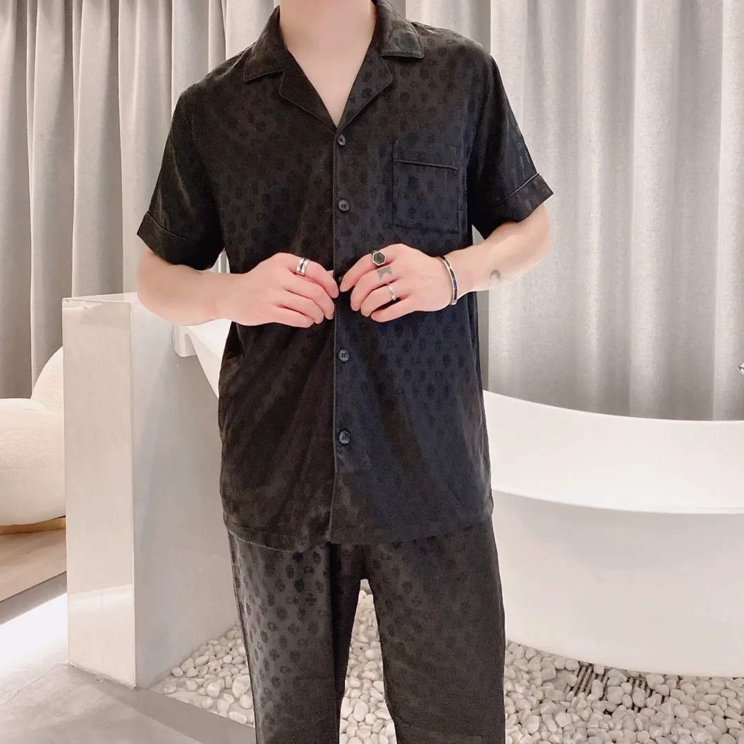 🅿️360 Croxin Home Clothes High-end Korean silk fabric is skin-friendly, soft and comfortable. Same style for men and women. Women’s sizes: XS~M, men’s sizes: M, L